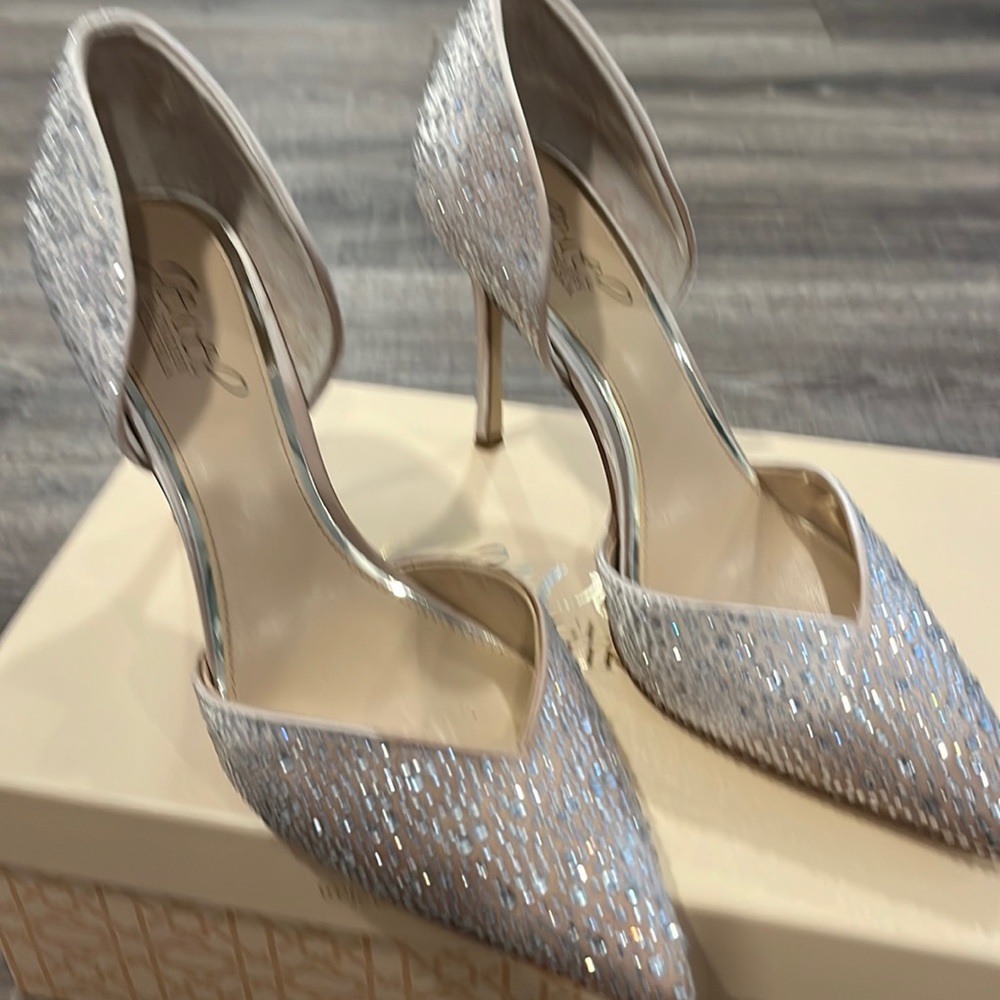 Badgley Mischka  Jewel Heel size 7.5 Champagne